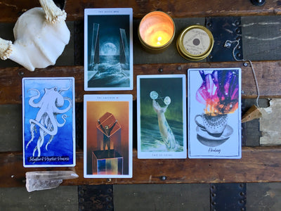 The Difference Between Tarot and Oracle Cards